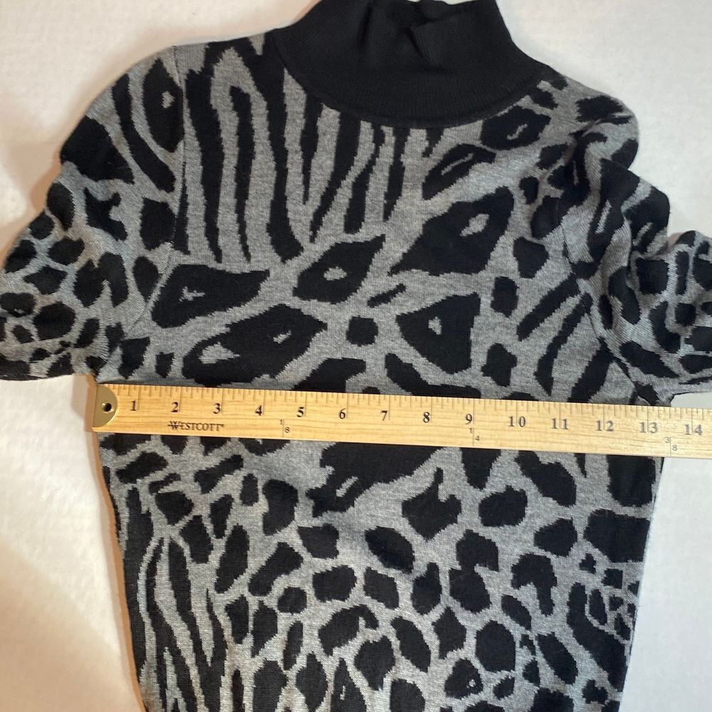 Express Design Studio Knit Pull Over Top Size XS, Gray/Black Animal Print - Picture 9 of 14